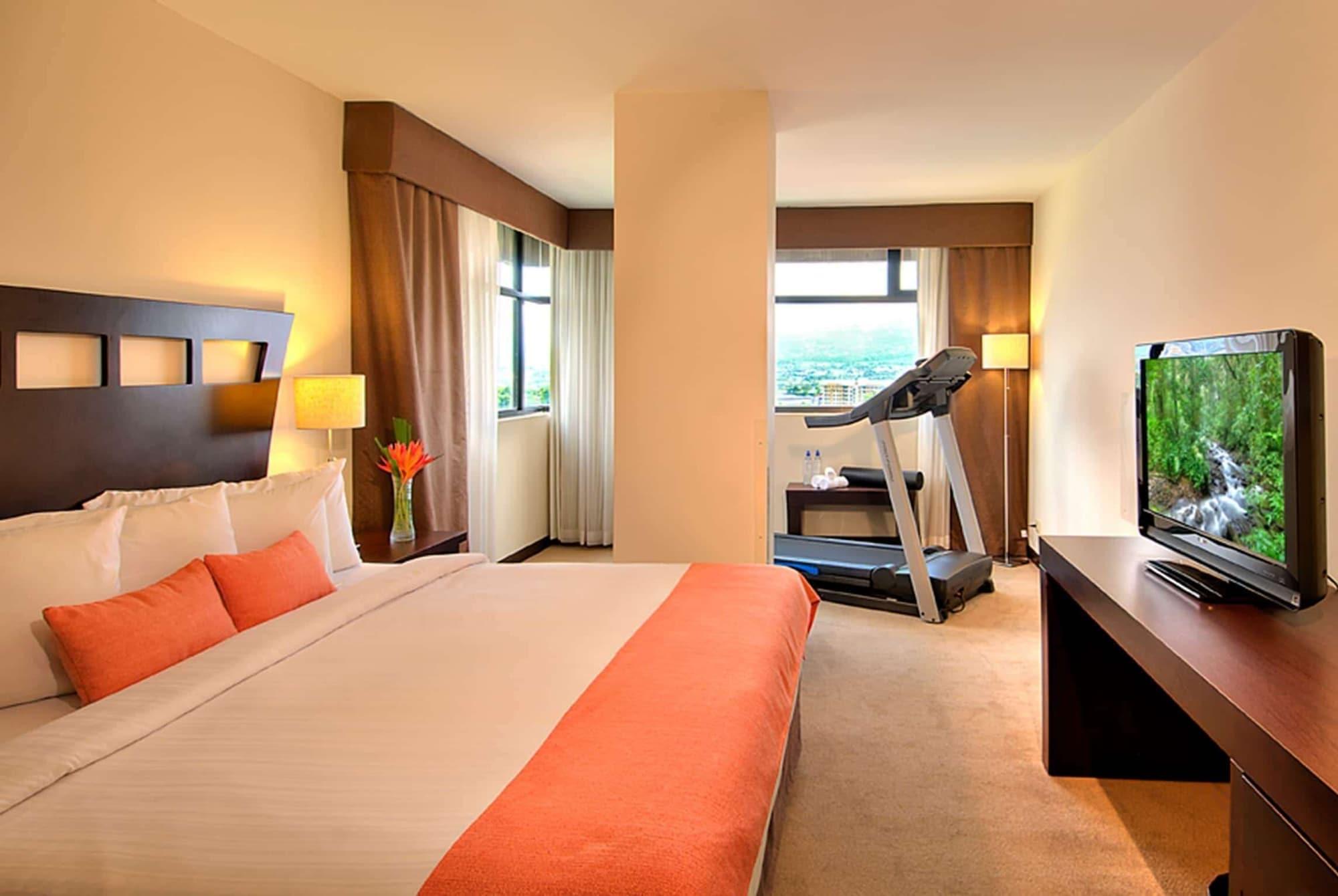 Tryp By Wyndham San Jose Sabana Hotel Room photo